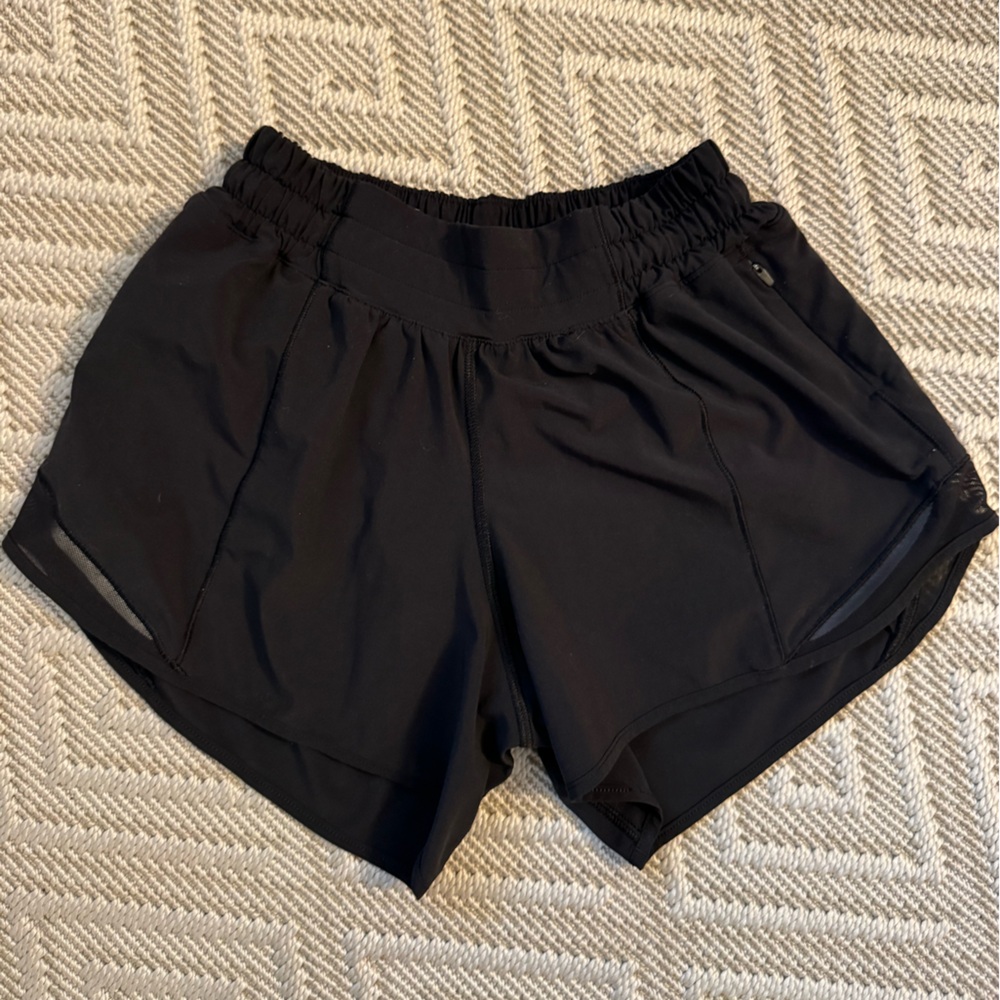 Lululemon Hotty Hot Short II *Long 4"
Black